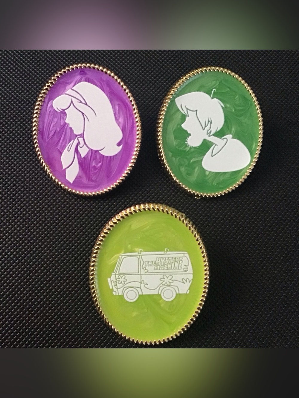 Scooby-Doo! Cameo Style Shaggy Rogers Daphne Mystery Machine Portrait Enamel Pin